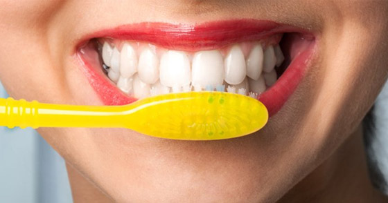 كل ما تريد معرفته عن تنظيف الأسنان وتبييضها وحمايتها من التصبغات صورة رقم 13