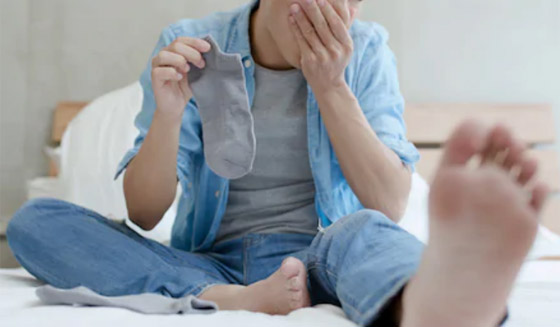 منعا للإحراج.. هكذا تتخلص من رائحة القدمين والحذاء الكريهة صورة رقم 8