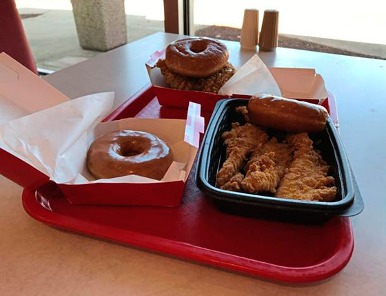 بالصور: تعرفوا إلى أغرب وجبة يقدمها كنتاكي بتاريخه! صورة رقم 6 بالصور: تعرفوا إلى أغرب وجبة يقدمها كنتاكي بتاريخه! صورة رقم 6