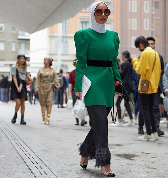 إطلالات محتشمة ومميزة للمحجبات باللون الأخضر لليوم الوطني السعودي صورة رقم 7