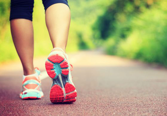 إليكم 10 طرق للحصول على أقصى فائدة خلال ممارسة المشي صورة رقم 3