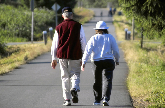 إليكم 10 طرق للحصول على أقصى فائدة خلال ممارسة المشي صورة رقم 15