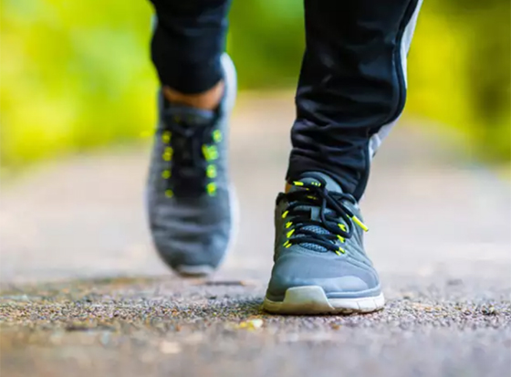 إليكم 10 طرق للحصول على أقصى فائدة خلال ممارسة المشي صورة رقم 10