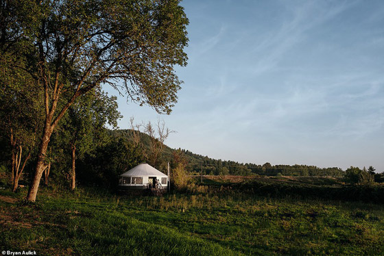 هكذا بنى زوجان منزل الأحلام بمبلغ لا يُقارن بقيمته صورة رقم 1