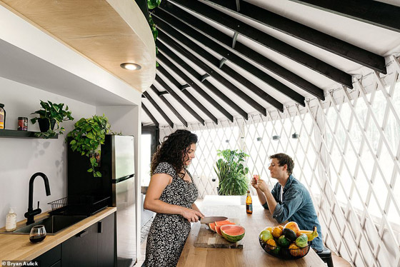 هكذا بنى زوجان منزل الأحلام بمبلغ لا يُقارن بقيمته صورة رقم 7