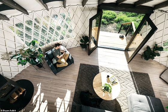 هكذا بنى زوجان منزل الأحلام بمبلغ لا يُقارن بقيمته صورة رقم 12