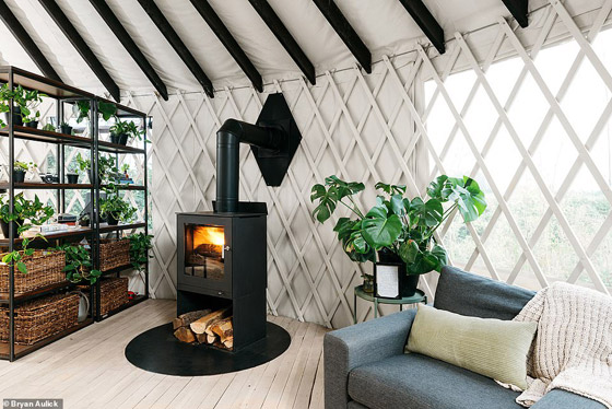 هكذا بنى زوجان منزل الأحلام بمبلغ لا يُقارن بقيمته صورة رقم 16