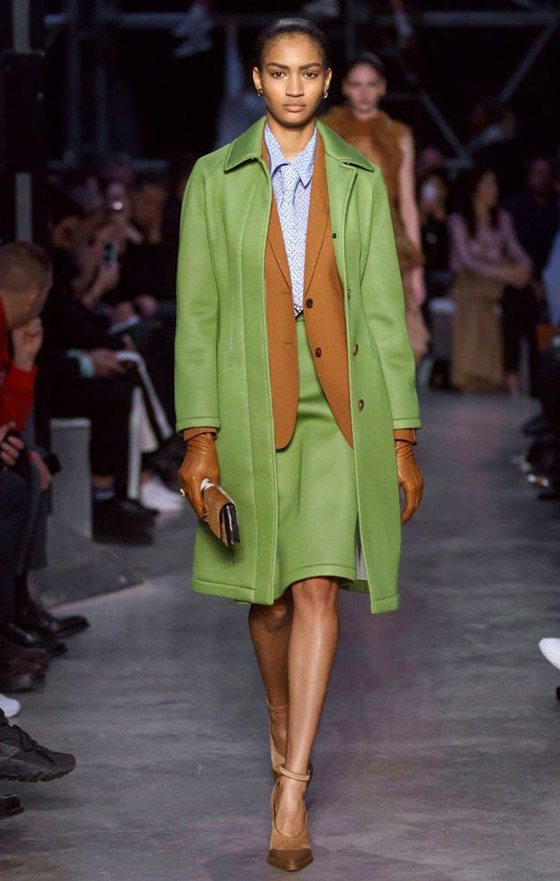 اللون الأخضر الليموني موضة هذا الخريف وأمل كلوني بإطلالة مشرقة صورة رقم 8