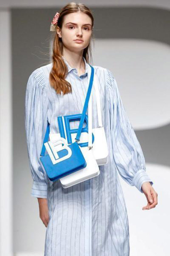 صور: أحدث موديلات وصيحات شنط اليد لموضة 2020 من أسبوع ميلانو صورة رقم 3