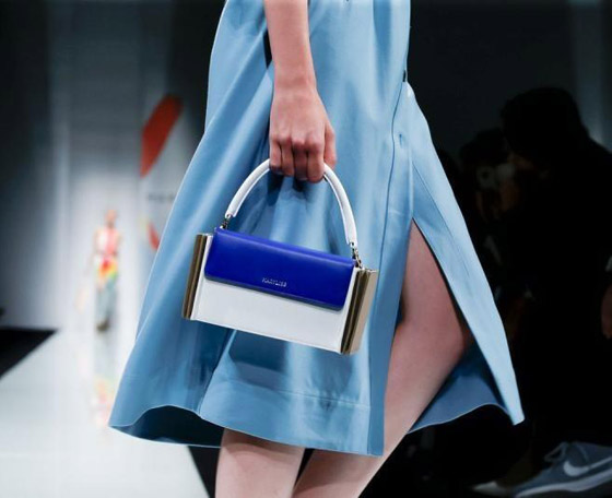 صور: أحدث موديلات وصيحات شنط اليد لموضة 2020 من أسبوع ميلانو صورة رقم 14