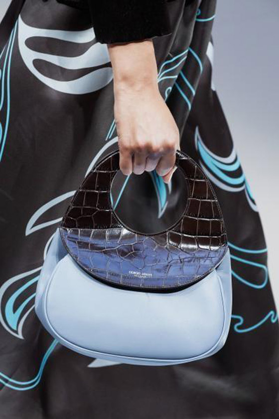 صور: أحدث موديلات وصيحات شنط اليد لموضة 2020 من أسبوع ميلانو صورة رقم 1