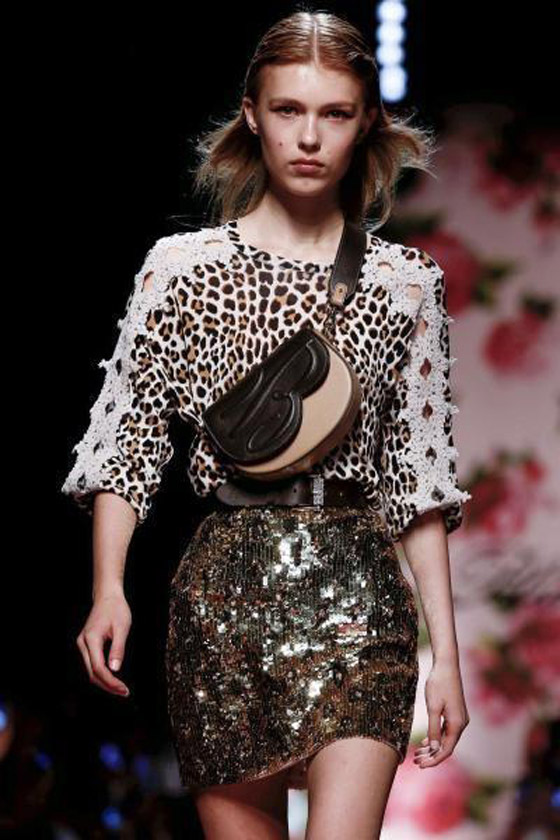 صور: أحدث موديلات وصيحات شنط اليد لموضة 2020 من أسبوع ميلانو صورة رقم 18