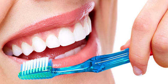 7 حيل تجميليّة يحتاج تطبيقها إلى...فرشاة أسنان صورة رقم 6