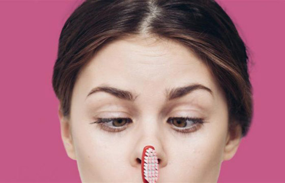 7 حيل تجميليّة يحتاج تطبيقها إلى...فرشاة أسنان صورة رقم 4