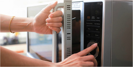 بينها البيض واللحوم المجمدة..أطعمة تجنبوا وضعها في الميكرويف! صورة رقم 7