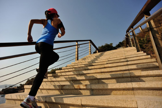 4 فوائد صحية لتمرين تسلق السلالم صورة رقم 3