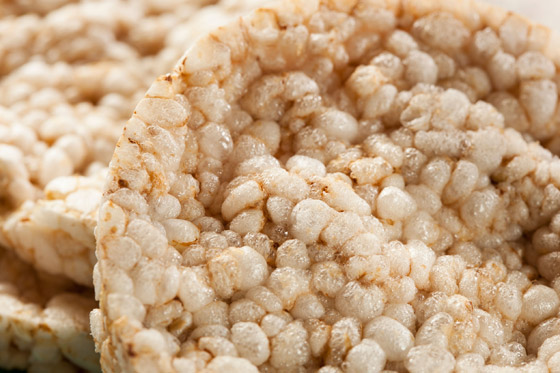 كعكة الأرز ونكهاتها: هذه فوائدها وأضرارها والكمية المسموح بها! صورة رقم 5 كعكة الأرز ونكهاتها: هذه فوائدها وأضرارها والكمية المسموح بها! صورة رقم 5