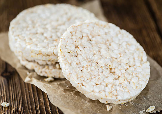 كعكة الأرز ونكهاتها: هذه فوائدها وأضرارها والكمية المسموح بها! صورة رقم 3 كعكة الأرز ونكهاتها: هذه فوائدها وأضرارها والكمية المسموح بها! صورة رقم 3