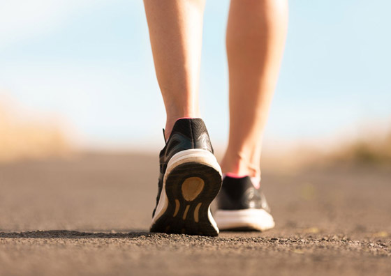 إليكم 10 طرق للحصول على أقصى فائدة خلال ممارسة المشي صورة رقم 12