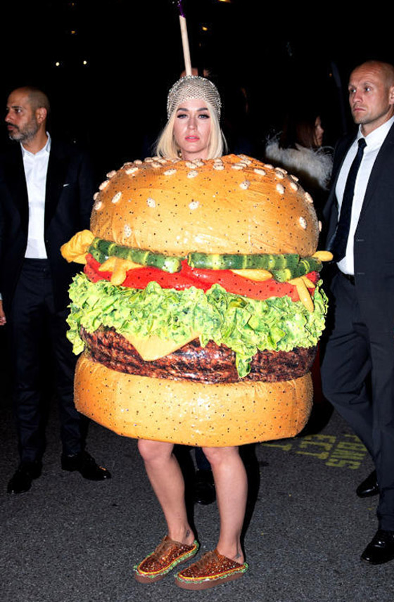 في عيد ميلادها: إليكم أجمل وأغرب إطلالات كايتي بيري لعام 2019! صورة رقم 11