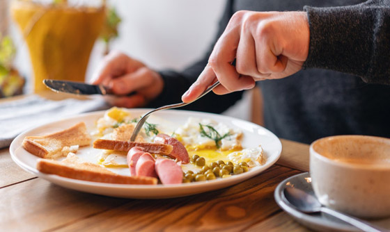 8 عادات يومية سيئة تعطل التمثيل الغذائي.. منها السهر والتوتر! صورة رقم 1 8 عادات يومية سيئة تعطل التمثيل الغذائي.. منها السهر والتوتر! صورة رقم 1