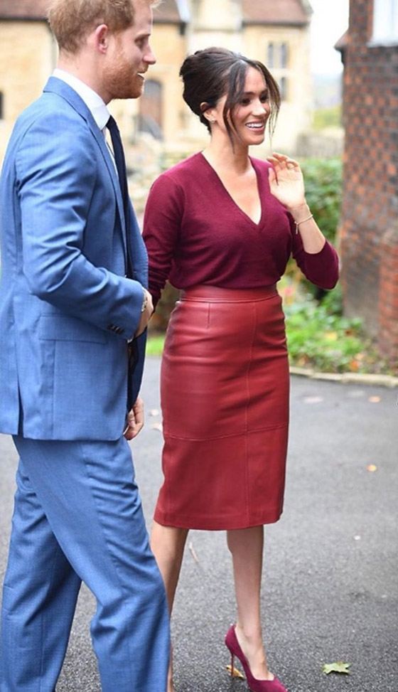 ميغان ماركل وملكة إسبانيا بالتنورة نفسها خلال 24 ساعة فقط.. كم سعرها؟ صورة رقم 2 ميغان ماركل وملكة إسبانيا بالتنورة نفسها خلال 24 ساعة فقط.. كم سعرها؟ صورة رقم 2