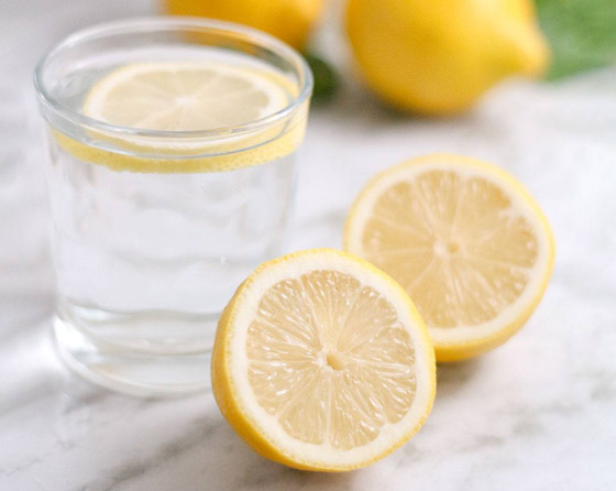 7 فوائد مهمة لتناول ماء الليمون قبل الإفطار ستجعلك تشربه كل يوم! صورة رقم 2 7 فوائد مهمة لتناول ماء الليمون قبل الإفطار ستجعلك تشربه كل يوم! صورة رقم 2