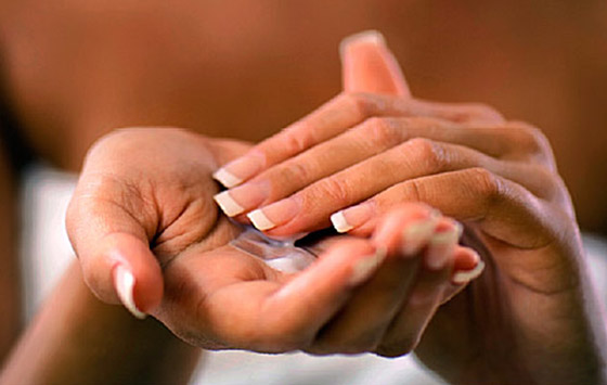 أسباب تشقق اليدين وطرق العلاج والعناية بهما في فصل الشتاء صورة رقم 8