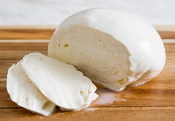 ماذا تعرف عن جبنة موتزاريلا؟ إليك أصلها وفوائدها صورة رقم 1