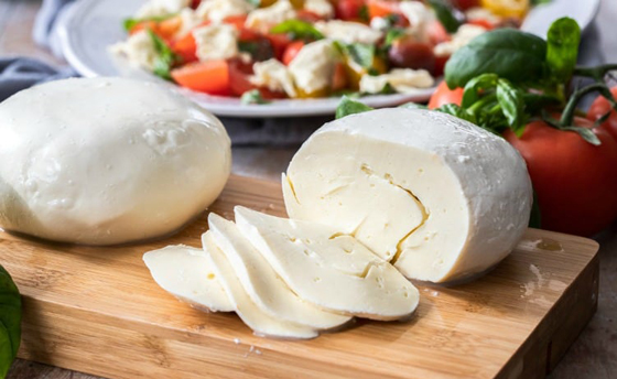 ماذا تعرف عن جبنة موتزاريلا؟ إليك أصلها وفوائدها صورة رقم 4