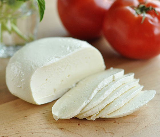 ماذا تعرف عن جبنة موتزاريلا؟ إليك أصلها وفوائدها صورة رقم 9