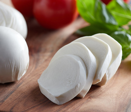 ماذا تعرف عن جبنة موتزاريلا؟ إليك أصلها وفوائدها صورة رقم 10