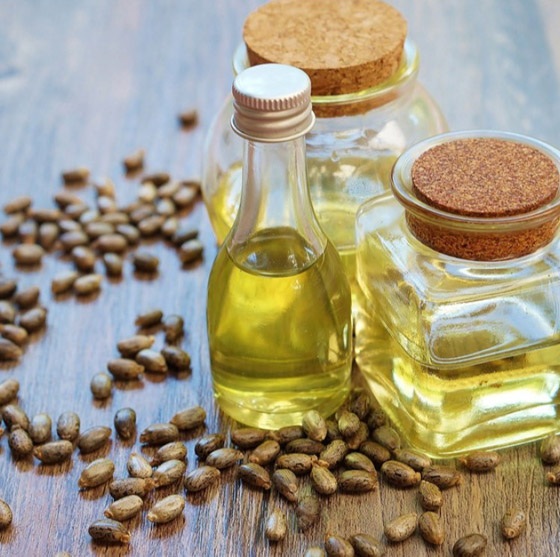 تعرفوا إلى الفوائد الطبية لزيت الخروع وأهم مشاكل الشعر التي يعالجها صورة رقم 1 تعرفوا إلى الفوائد الطبية لزيت الخروع وأهم مشاكل الشعر التي يعالجها صورة رقم 1