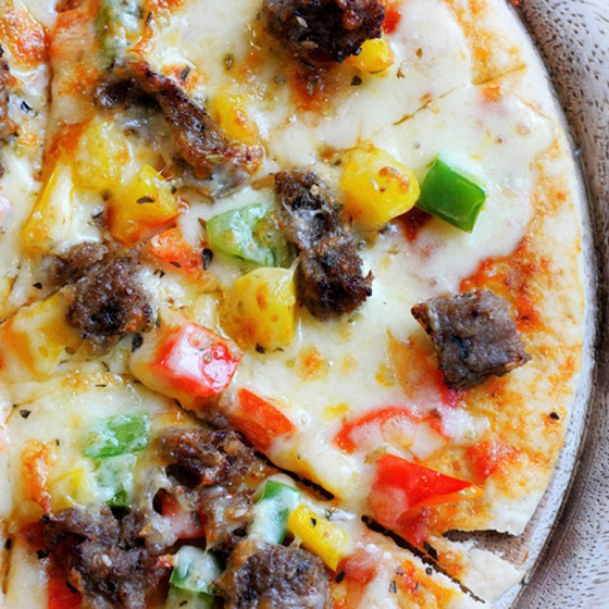 إليكم طريقة تحضير بيتزا باللحم على الطريقة الأمريكية صورة رقم 1