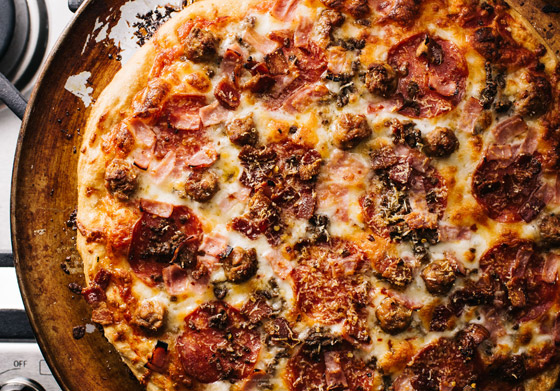 إليكم طريقة تحضير بيتزا باللحم على الطريقة الأمريكية صورة رقم 3