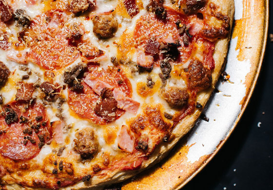 إليكم طريقة تحضير بيتزا باللحم على الطريقة الأمريكية صورة رقم 4