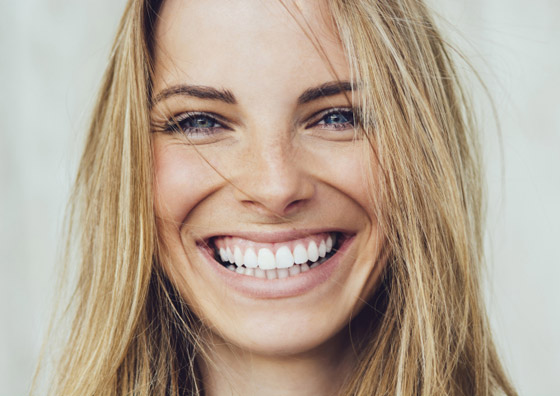 كل ما تريد معرفته عن تنظيف الأسنان وتبييضها وحمايتها من التصبغات صورة رقم 9