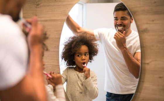 كل ما تريد معرفته عن تنظيف الأسنان وتبييضها وحمايتها من التصبغات صورة رقم 10