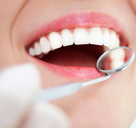 كل ما تريد معرفته عن تنظيف الأسنان وتبييضها وحمايتها من التصبغات صورة رقم 11