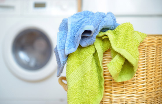 المناشف بيئة للجراثيم والأمراض.. هذه طريقة تنظيفها للقضاء على البكتيريا صورة رقم 3