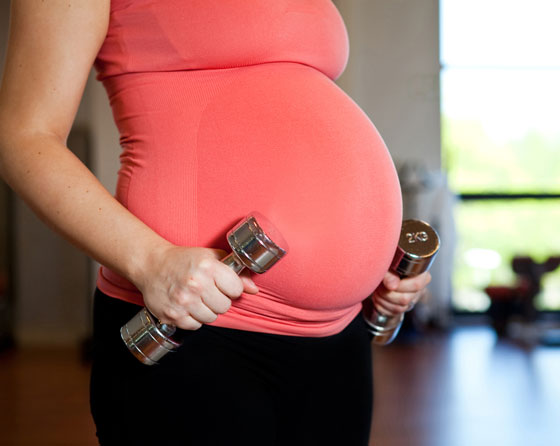 للمرأة الحامل فقط.. 5 فوائد للتمارين الرياضية صورة رقم 1