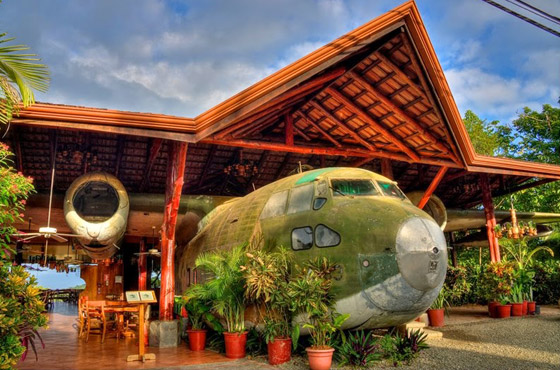 بالصور: طائرات مهجورة قديمة تحولت إلى مطاعم تقدم تجارب طعام مدهشة صورة رقم 1 بالصور: طائرات مهجورة قديمة تحولت إلى مطاعم تقدم تجارب طعام مدهشة صورة رقم 1
