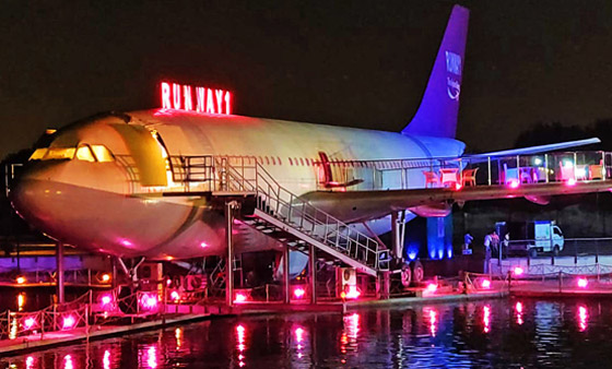 بالصور: طائرات مهجورة قديمة تحولت إلى مطاعم تقدم تجارب طعام مدهشة صورة رقم 4 بالصور: طائرات مهجورة قديمة تحولت إلى مطاعم تقدم تجارب طعام مدهشة صورة رقم 4