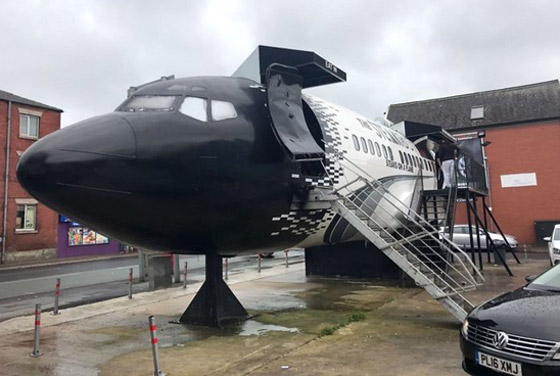 بالصور: طائرات مهجورة قديمة تحولت إلى مطاعم تقدم تجارب طعام مدهشة صورة رقم 5 بالصور: طائرات مهجورة قديمة تحولت إلى مطاعم تقدم تجارب طعام مدهشة صورة رقم 5