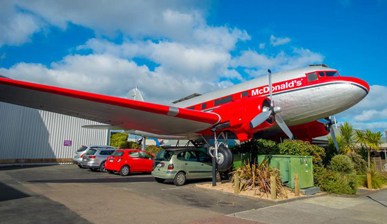 بالصور: طائرات مهجورة قديمة تحولت إلى مطاعم تقدم تجارب طعام مدهشة صورة رقم 7 بالصور: طائرات مهجورة قديمة تحولت إلى مطاعم تقدم تجارب طعام مدهشة صورة رقم 7