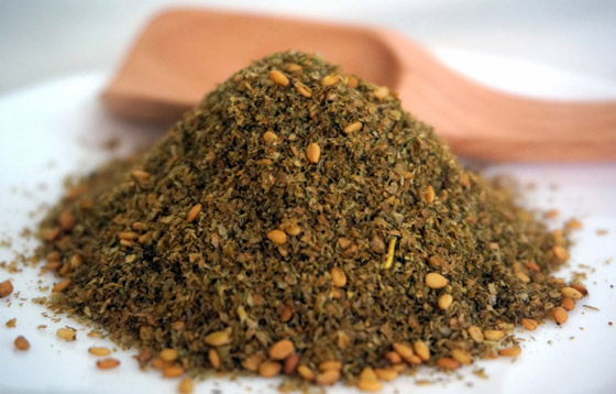 يُرافق زيت الزيتون ويُزيّن موائد الفطور.. ما هو أصل الزعتر؟ فيديو صورة رقم 12