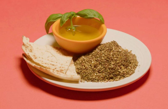 يُرافق زيت الزيتون ويُزيّن موائد الفطور.. ما هو أصل الزعتر؟ فيديو صورة رقم 1