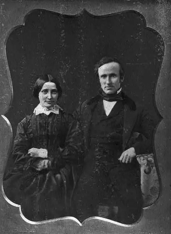 طيور في القبعة.. وأغرب صيحات الموضة في العصر الفيكتوري صورة رقم 7