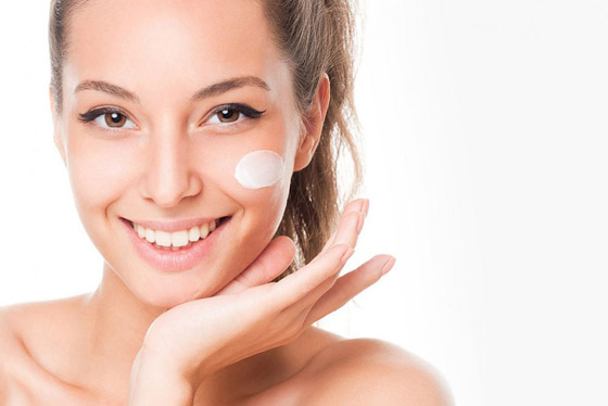 كيف تعرفين أن بشرتكِ حصلت على كفايتها من الترطيب؟ صورة رقم 3