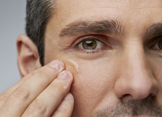 إليك كل شيء تريد معرفته عن انتفاخات أسفل العين وأسبابها وطرق علاجها صورة رقم 10